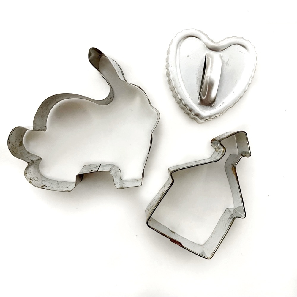 Lot of 3 Metal Cookie Cutters Bunny Rabbit Church Heart  3" Easter